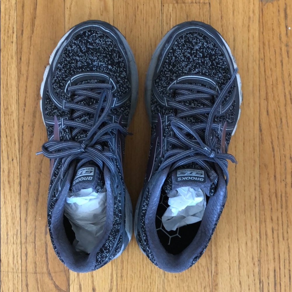 Brooks Women's Sneakers - Black and Gray